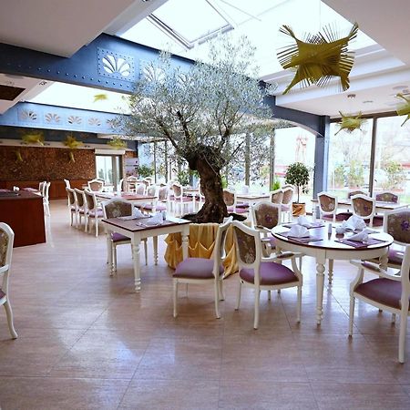 Grand Hotel Kielce Restaurant bilde